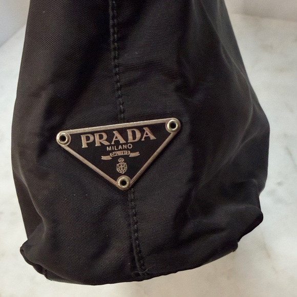 Authentic vintage PRADA nylon shoulder bag with clear acrylic handle - Picture 9 of 9